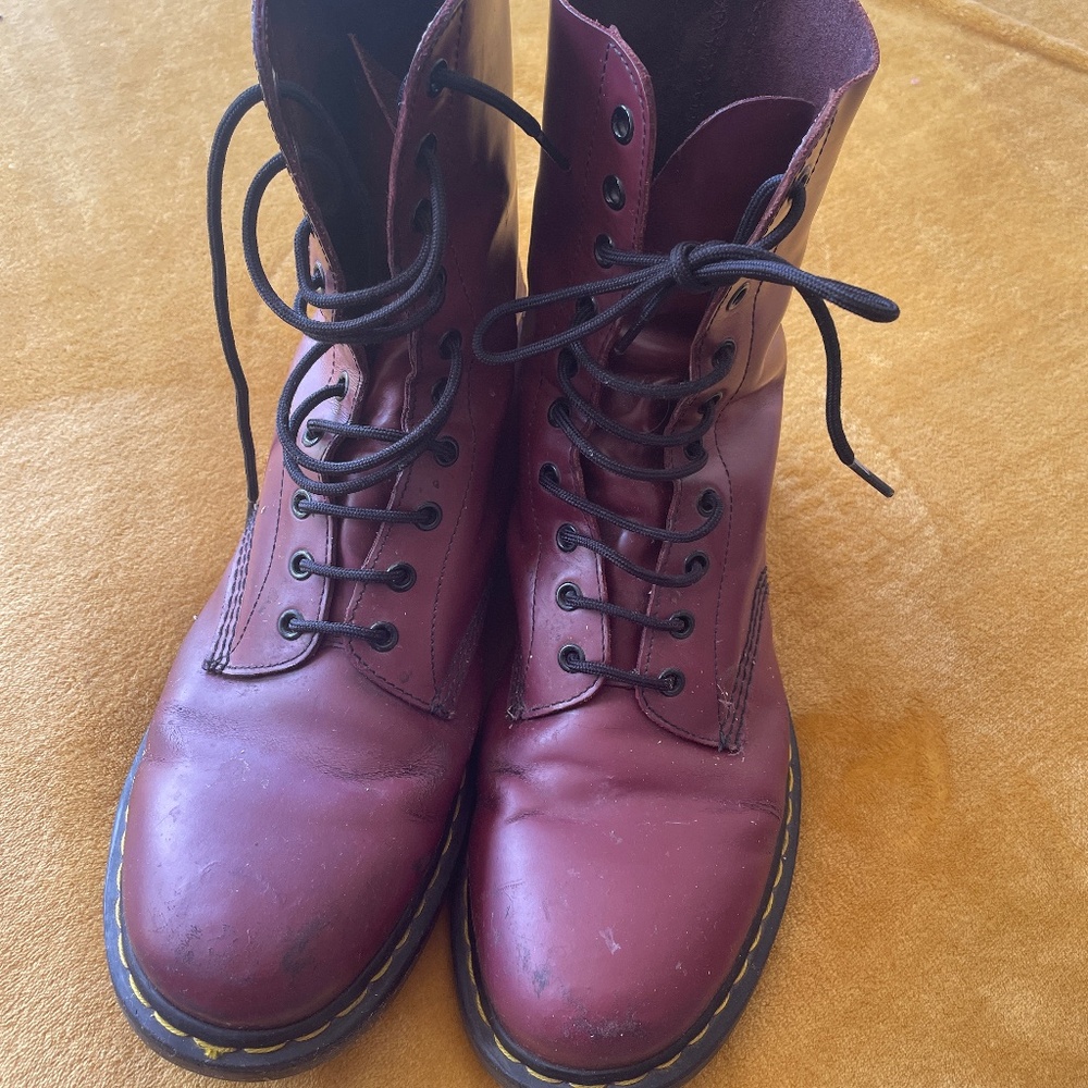 Doc Martens 1490 Cherry Red